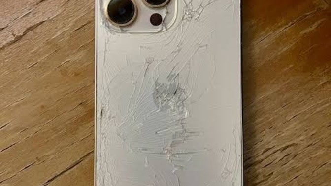 Sevgiliniz telefonunuzu kırsa ne yaparsınız?