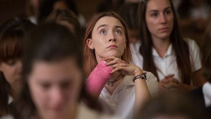 Duygusal boşluk içerisindeyim. En ufak sevgi kırıntısına düşüyorum. Nasıl toparlanabilirim?
