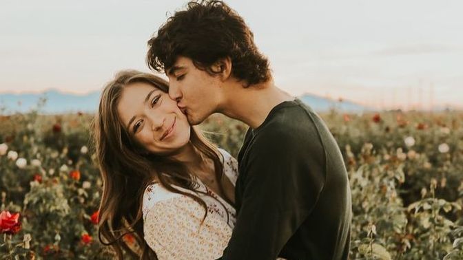 21 yaşındayım, ciddi ilişkim var. 25 yaş evlenmek için uygun mu sizce?