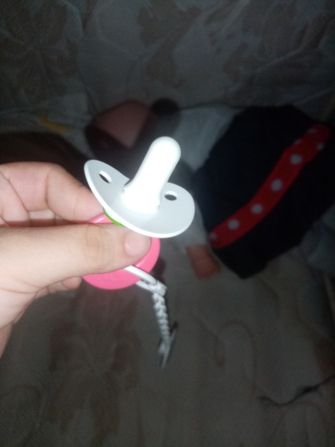 Hanım Kardeşlerim, bebeği olanlar duyduk duymadık demeyinnnnnn, size süper bir emzik fikri getirdim, bakalım kimler uygulayacak?