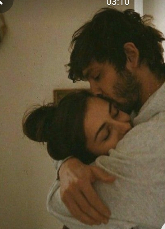 Bazen bir nasılsına sığmayan cümlelerle doludurur içimiz. Nasılsın değilde yüreğin nasıl diye sormak gerekir belki de.. ?