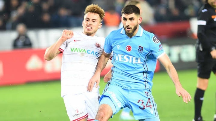 Trabzonspor, Antalyaspor’u evinde tek golle geçti! Süper Lig maçlarını seyrediyor musunuz?