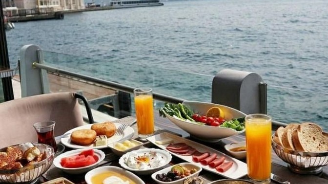 Gün ortasında kahvaltı yapılır mı?