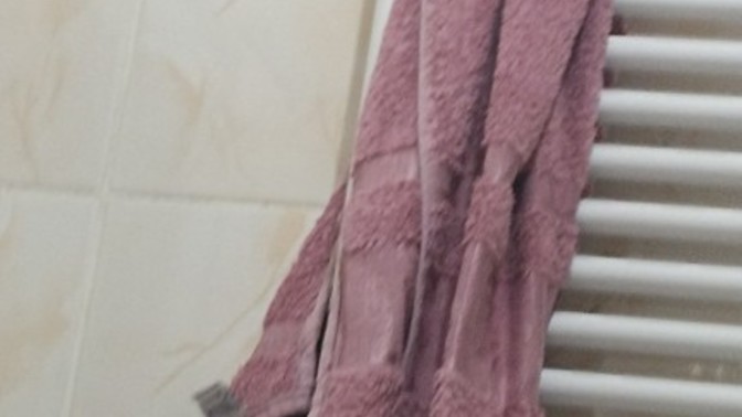 Şu havlunun kalitesine bakar mısınız, Paris'te her şey böyle kaliteli. Siz nerde yaşıyorsunuz?