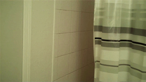 Evde tek olsanız dahi banyo yaparken kapıyı kapatır mısınız?