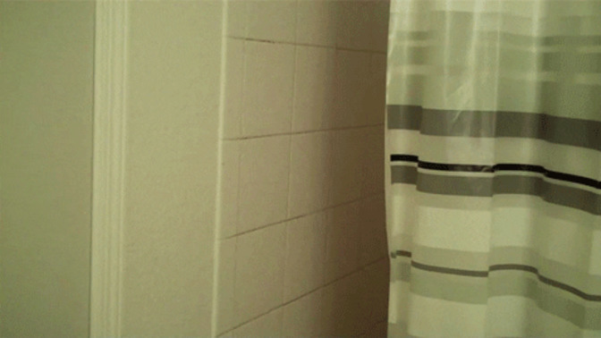 Evde tek olsanız dahi banyo yaparken kapıyı kapatır mısınız?