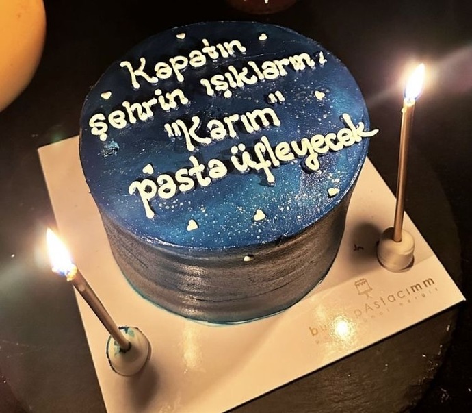 Cringe mi oldum, hoşuma mı gitti bilemedim ikisinin arası bir yerdeyim