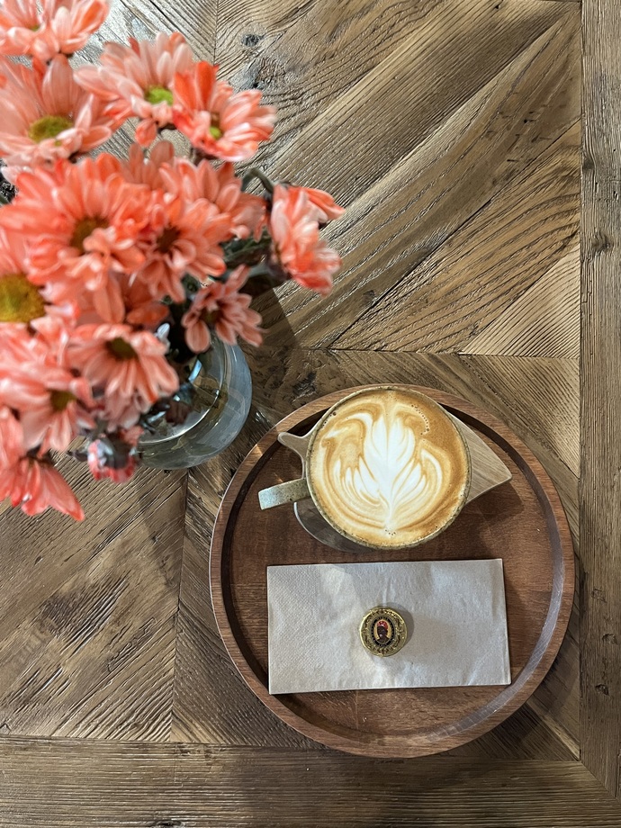 Baristayım, latte art denemesi yaptım. Kahve nasıl görünüyor?