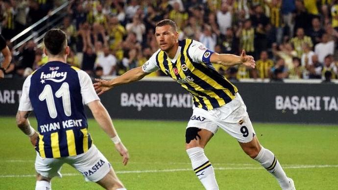 Fenerbahçe 2 - Gaziantep 1... Sarı lacivertliler lige galibiyetle başladı! Maçı nasıl buldunuz?