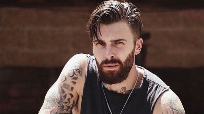 Sakal erkeği cool mu gösteriyor?