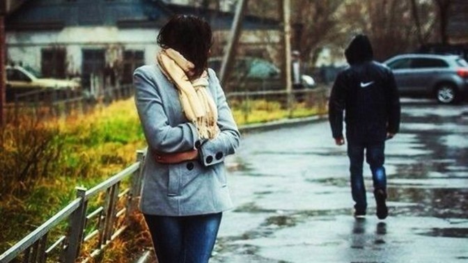 Ayrılık sonrası aldığı hediyeleri geri isteyen sevgiliye tepkiniz ne olur?