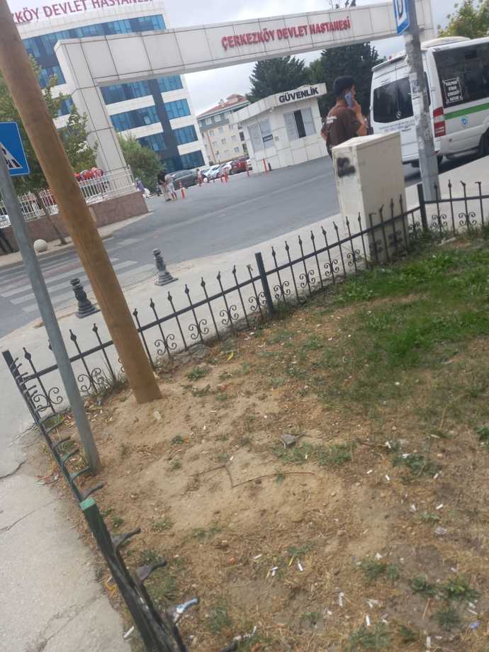 İçeri geri dönsem beni bir kaç gün misafir ederler mi eve gitmek istemiyorum..😏🥺