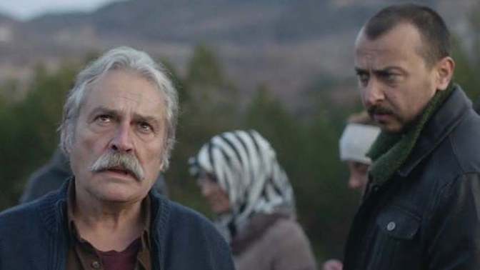 Mutlaka izlenmesi gereken komedi, gerilim, aksiyon ile alakalı ödüllü film önerisi verir misiniz?