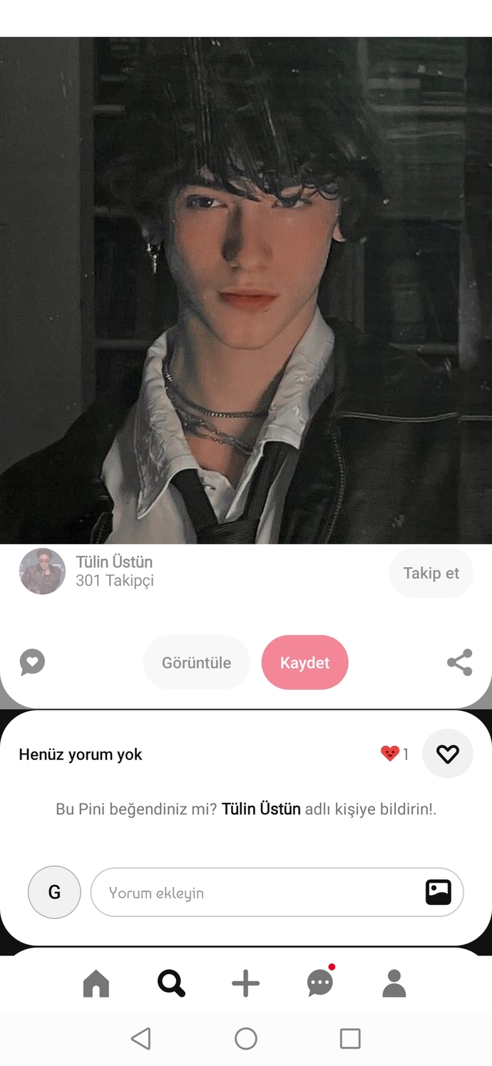 Erkekte dağınık kıvırcık saçlar mı daha çekici hava katar yoksa düz taranmış toplu saçlar mı?