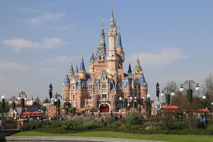 En merak ettiğiniz Disneyland hangisi?