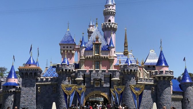 En merak ettiğiniz Disneyland hangisi?