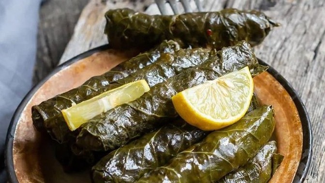 Gecenin bu saatinde yaprak sarması olsa yer miydiniz?