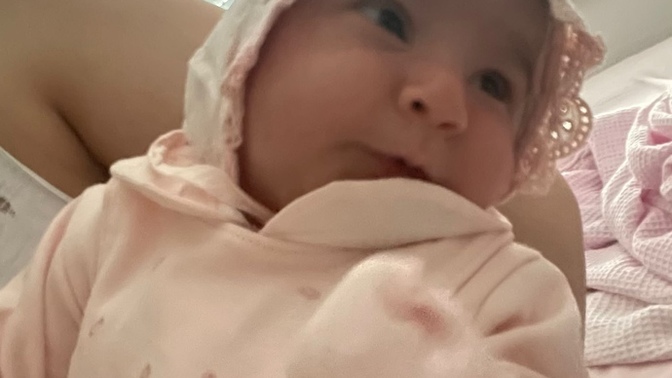 Annesi babası kumral ama bebek esmer. Büyüdükçe değişir mi?