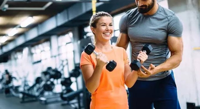 Sitede spor hocası var mı?