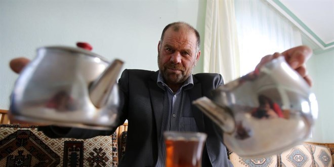 Ömer Amca günde 100 bardak çay içiyor! Sen günde kaç bardak çay içiyorsun?