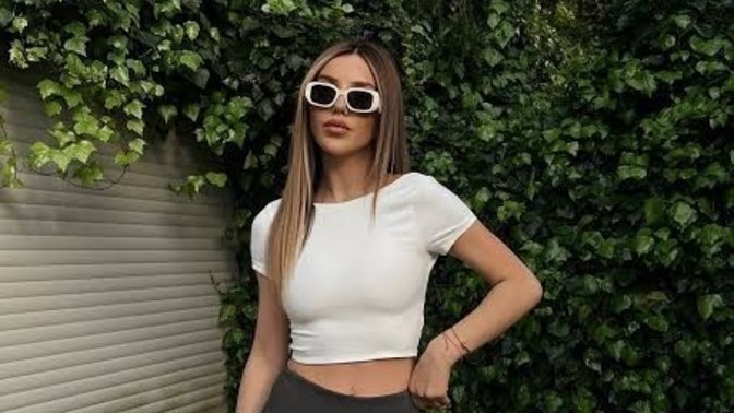 Kız arkadaşım fotodakine benzer kombin giyiyo sizce çok mu dikkat çekici?
