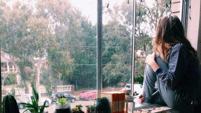 Odanızın penceresi nereye bakıyor?
