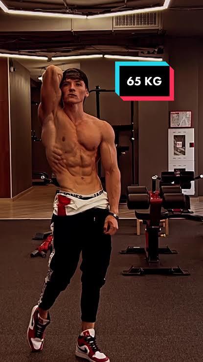 Bench press ve protein diyeti olmadan bu vücut korunurmu?