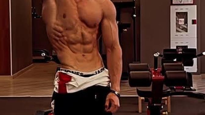 Bench press ve protein diyeti olmadan bu vücut korunurmu?