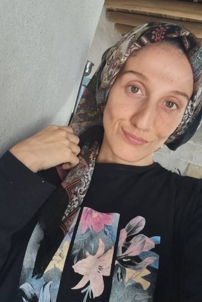 Gözlerim yeşil mi sizce ela mı?