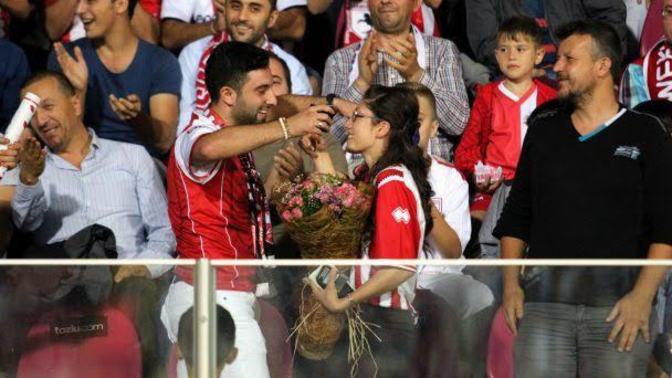 Sevgilinizle futbol maçına gittiniz mi ya da gitmek ister miydiniz?