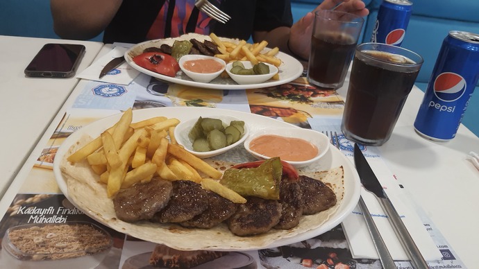 An itibariyle kiminle nerede ne yemek istersin?
