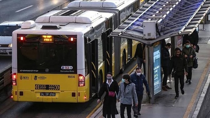 Toplu taşımada yanınıza izinsiz oturan erkeklerden rahatsız oluyor musunuz?