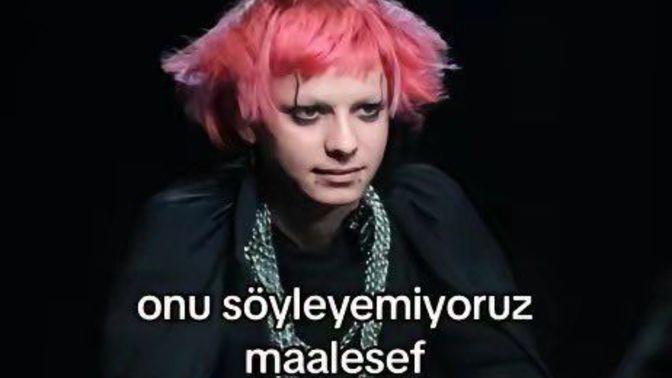 Zebani Efe çok yakışıklı değil mi?