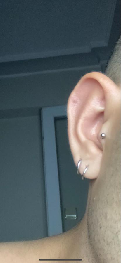 Bugün tragus yaptım. Diğer küpelerle hoş duruyor mu?