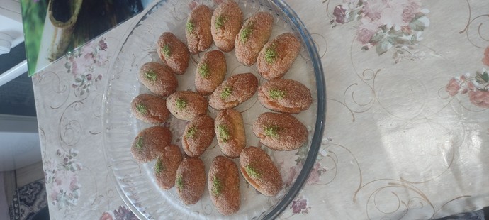 Sizce yaptığım pasta mı daha güzel görünüyor yoksa tatlı mı hangisi?