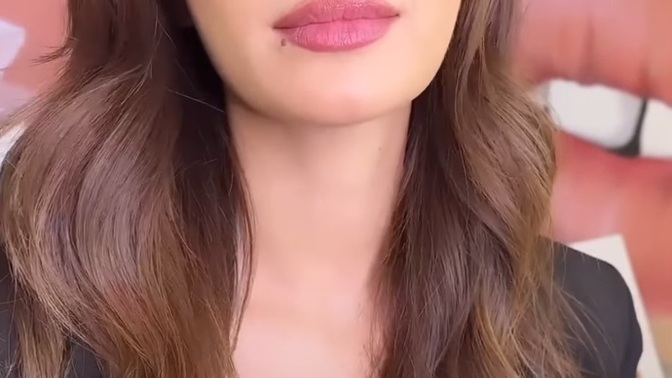 Arkadaşlar fotpğraftaki rengin adi nedir ben esmerim bana gider mi?