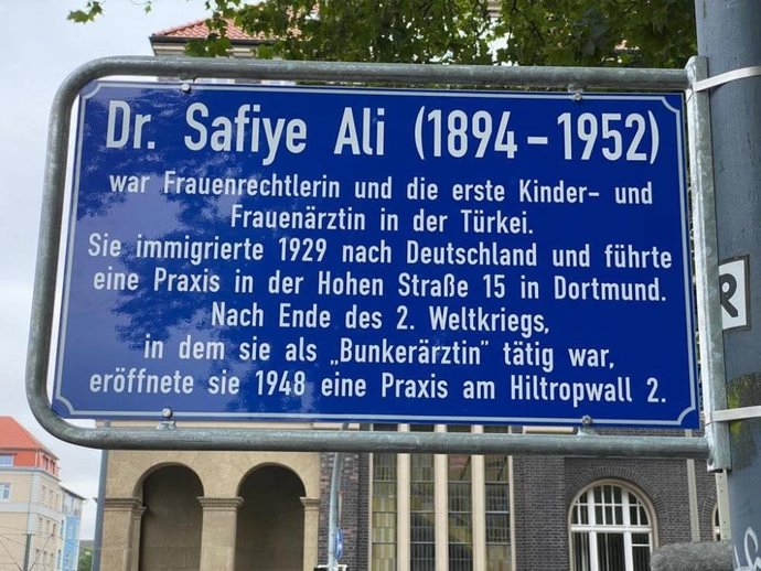 Almanyada bir sokağa Türkiyenin ilk kadın doktoru Safiye Alinin adı verildi. Gurur verici değil mi?