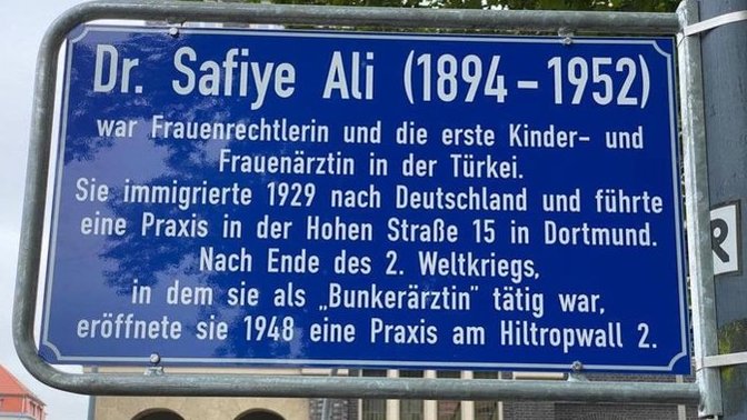 Almanya'da bir sokağa Türkiye'nin ilk kadın doktoru Safiye Ali'nin adı verildi. Gurur verici değil mi?