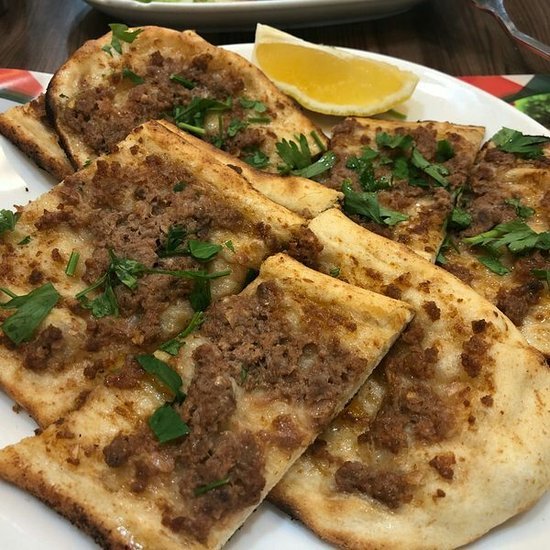 Evde yaptığım kıymalı pidenin rengi lokantadakine göre koyu oldu, lokantadaki gibi olması için ne koymam lazım, nasıl yapmalıyım?