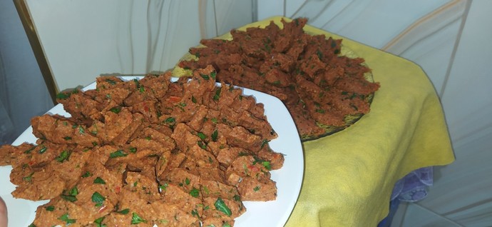 Çiğköfte yoğurdum, beraber yemek isteyen var mı?