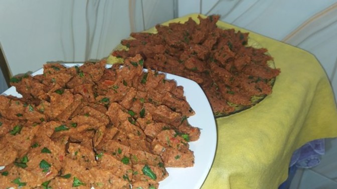 Çiğköfte yoğurdum, beraber yemek isteyen var mı?