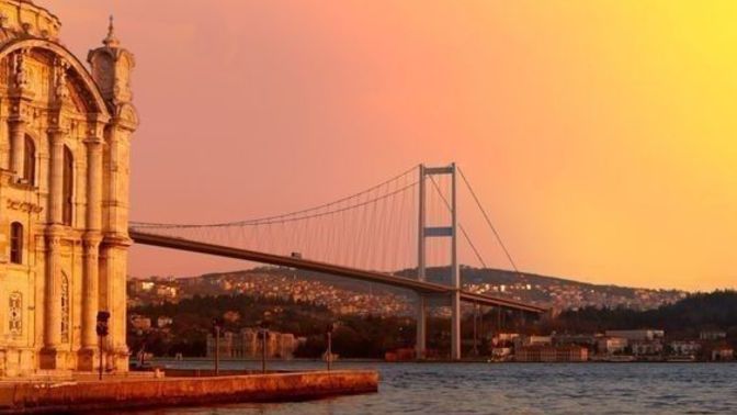 İstanbul'da üniversite okuyorum, gezilecek yerler hakkında bilgi verir misiniz?