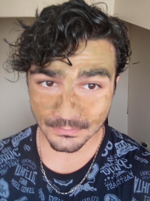 Maske yaptık yüzüm yapış yapış oldu mimiklerimi oynatamıyorum, bu maskeler işe yarıyor mu sizce?