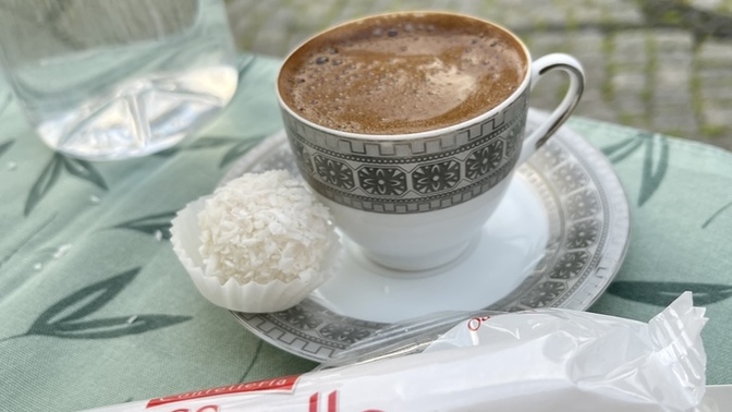 Kahve içerken farklı lezzetlere açık mısın yoksa hayır benim sabit tükettiğim şey mi var diyorsun?
