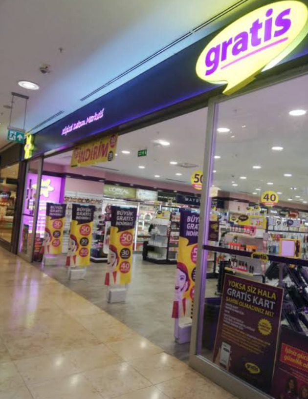 Kızlar, sizce bu iki yerden hangisine daha çok gidiyor seviyor ?