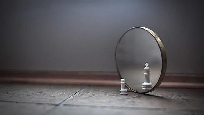 Eğer bir ayna bir insanın ruhunu yansıtabilseydi, o ruhun nasıl bir görüntüye sahip olacağını düşünürdünüz?