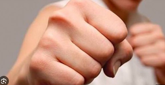 El parmaklarındaki kılları erkek almalı mıdır?