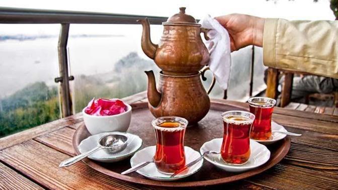 Çayı şekerli mi içersiniz?