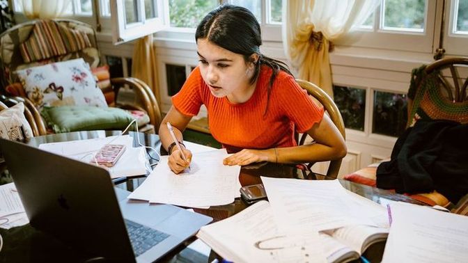 21 yaşındayım hala üniversite sınavı için hazırlanıyorum. Kendimden utanmalı mıyım?
