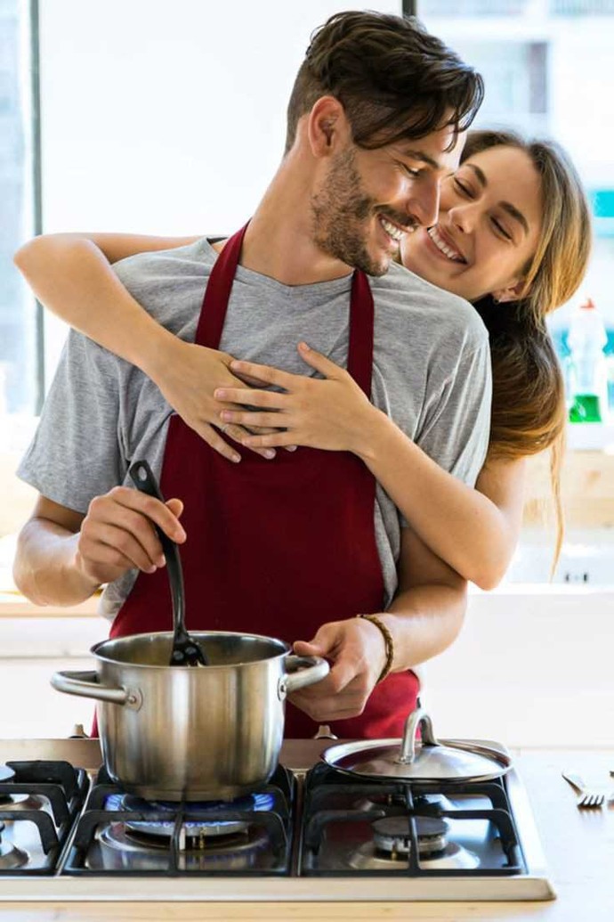 Birini çok sevdiğinizi belli etmelere doyamaz mısınız, ne kadar çok sevseniz de gizli gizli mi belli edersiniz?